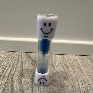 Smiley Face toothbrush Hourglass Timer with Blue Sand, 2 minutes